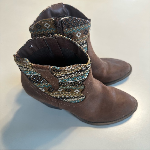 Jellypop Size 9 Brown Western Heeled Ankle Booties Cowgirl Woven Fabric Teal - Picture 3 of 7